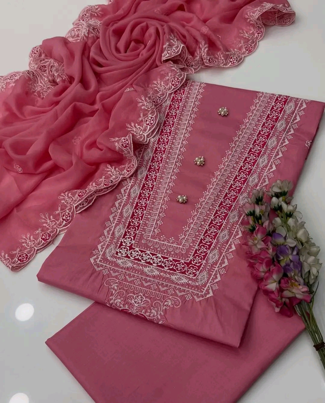 Zaari Embroidery Lawn 3pc