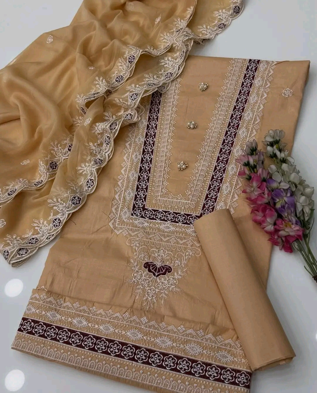 Zaari Embroidery Lawn 3pc