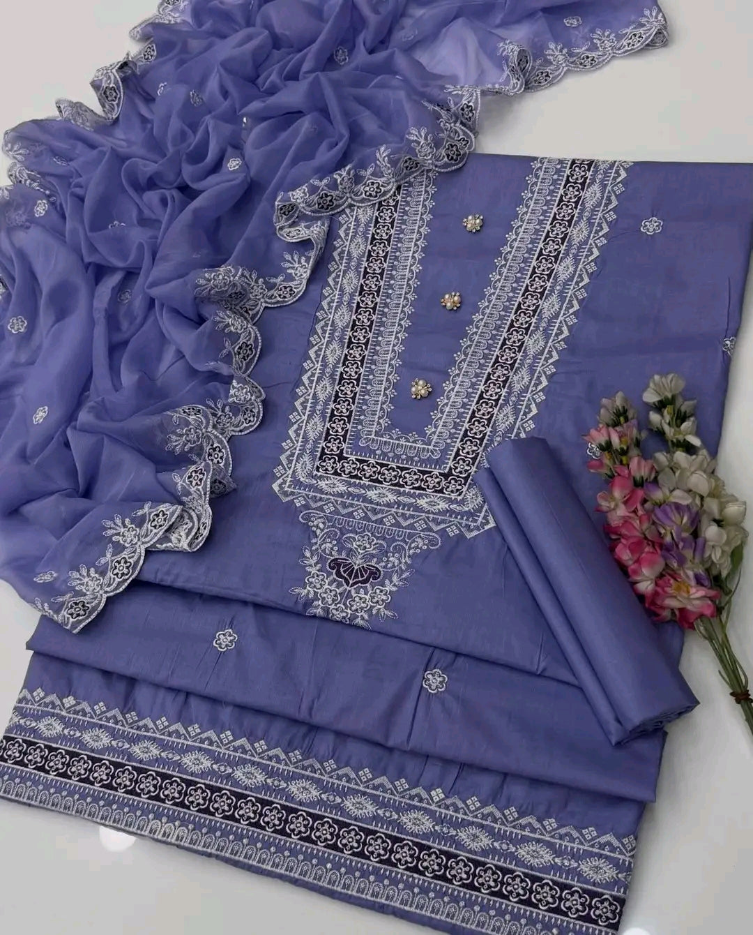 Zaari Embroidery lawn 3pc