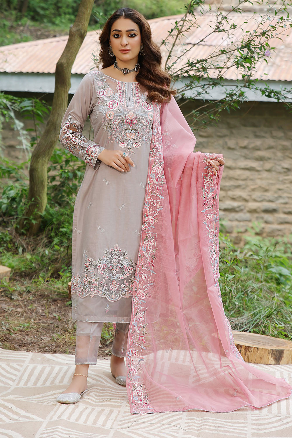Embroidery lawn 3pc